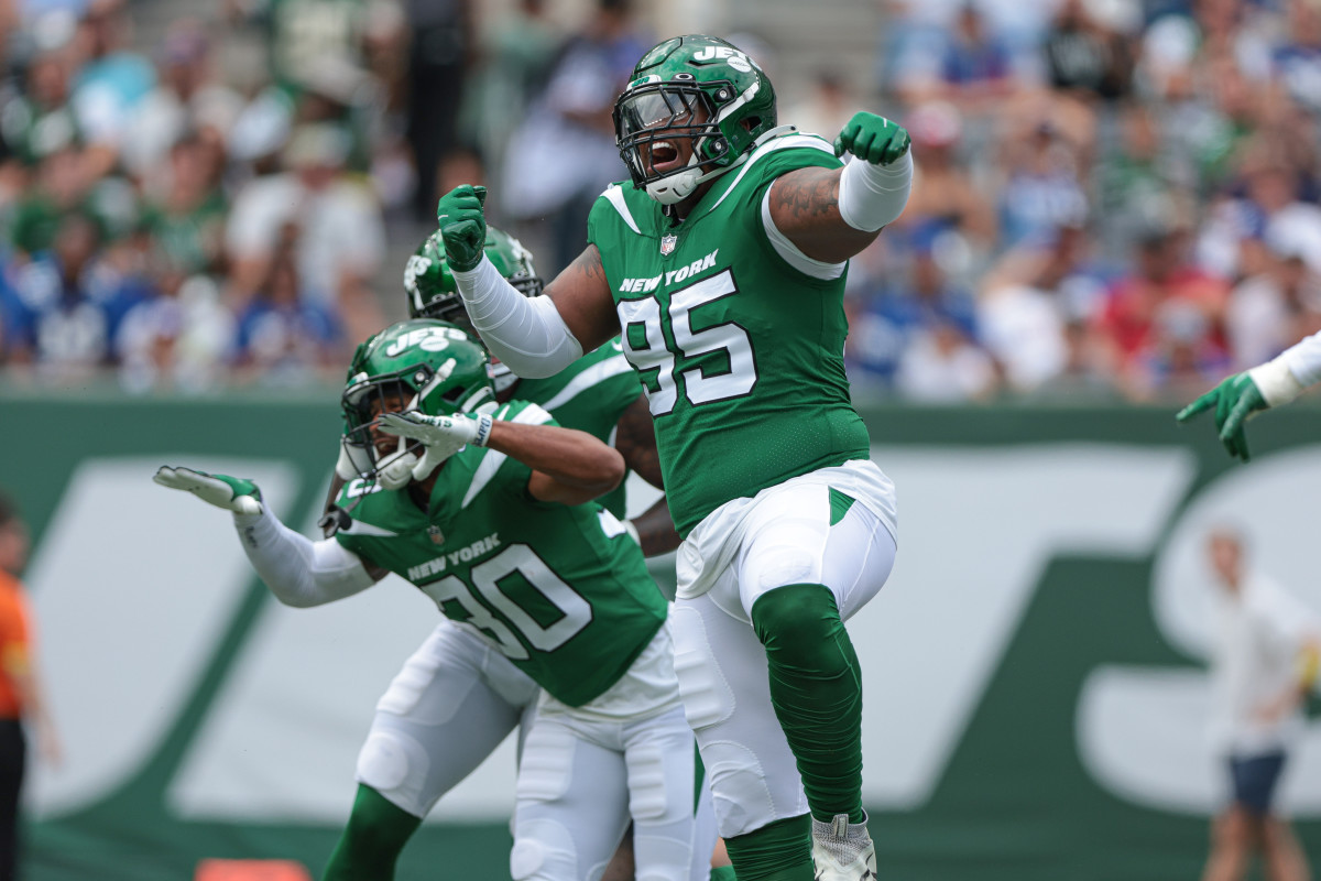 DT Quinnen Williams celebrates on field
